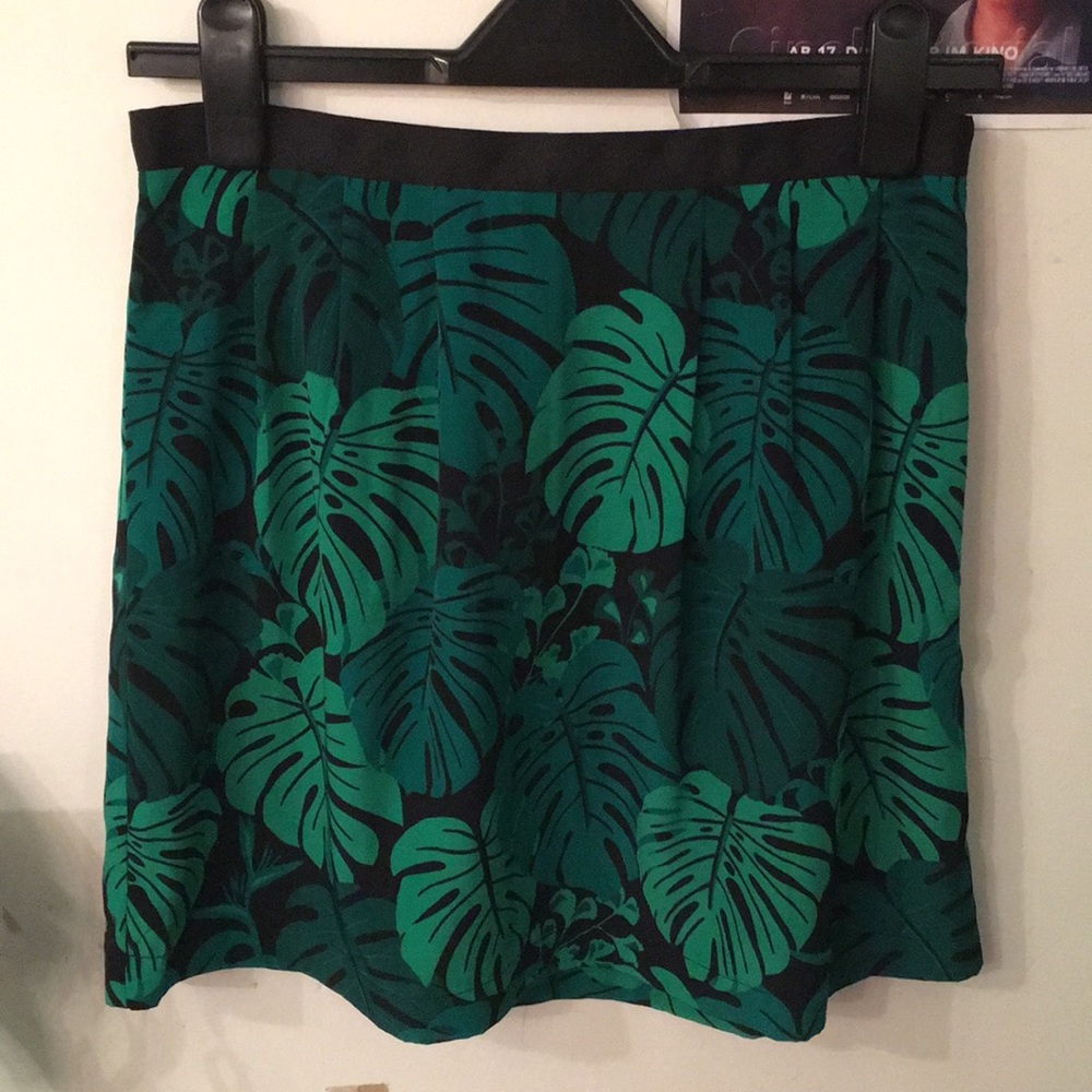 Banana Republic green leaf print skirt